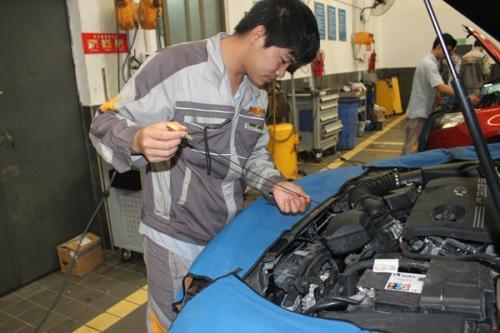 汽车4S店质检员工作内容详解 汽车维修与维护的质量守护者